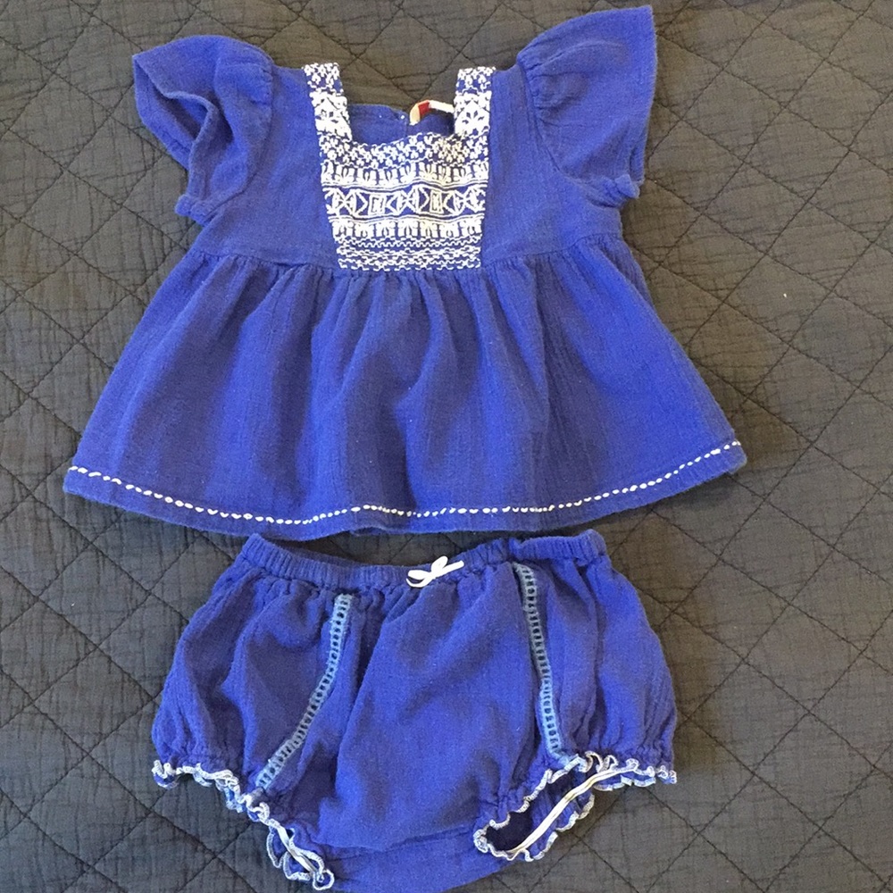 pink chicken two piece set.